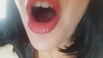 мед, сегодня мачеха не пускает тебя в школу ... Ты мне слишком нужен ...